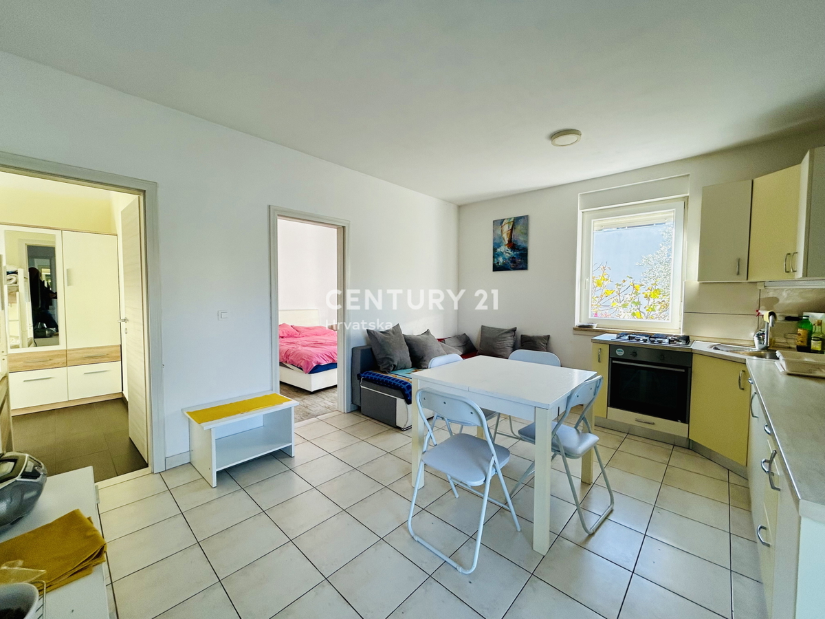 NOVIGRAD, DVOSOBNI STAN U PRIZEMLJU BLIZU CENTRA