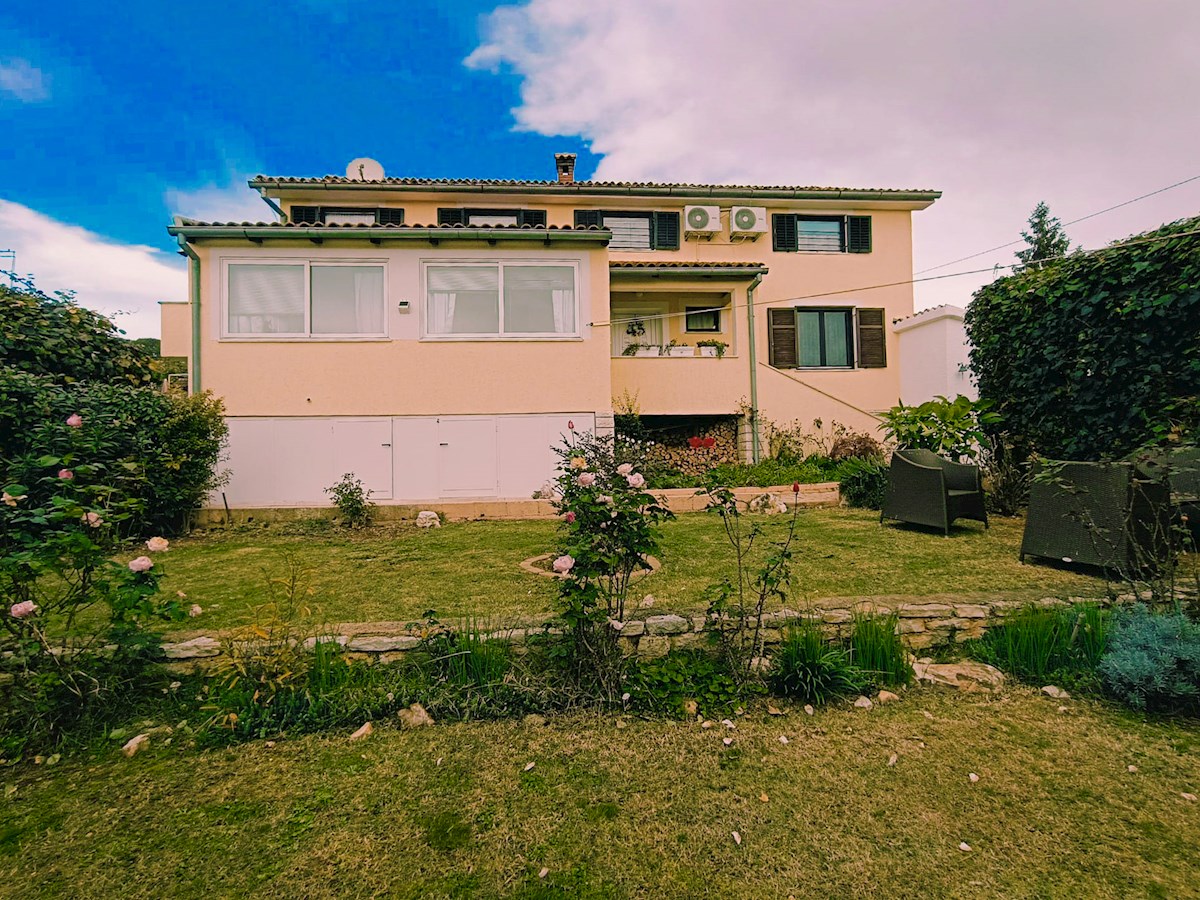 Poreč, surroundings, House with two apartments and a beautiful garden ID 1341
