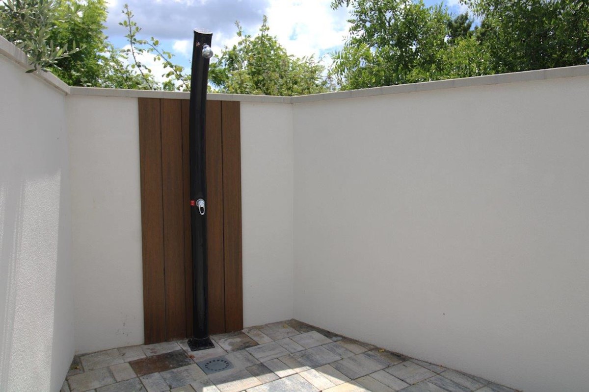 Charming stone house with a yard, Poreč area! ID 1272