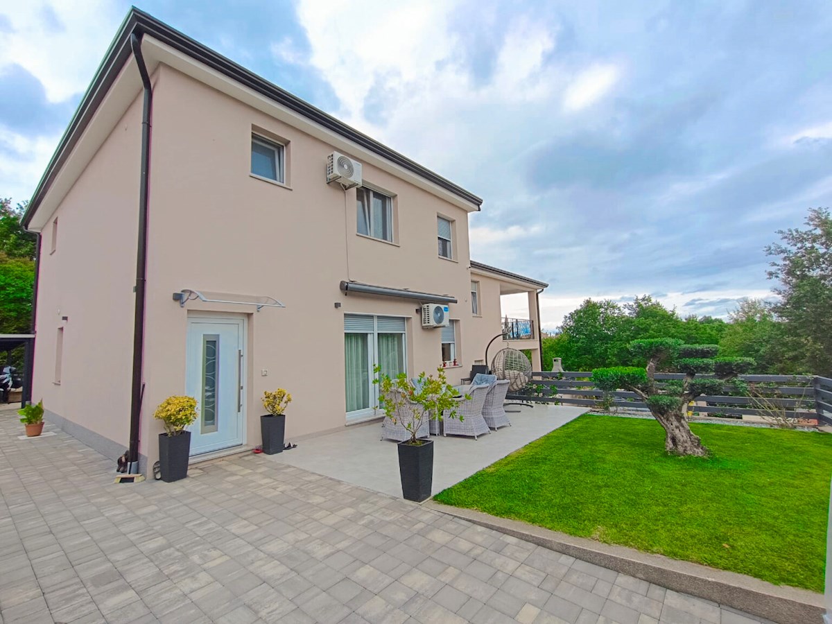 Poreč, surroundings, Semi-detached house with three residential units ID 1332