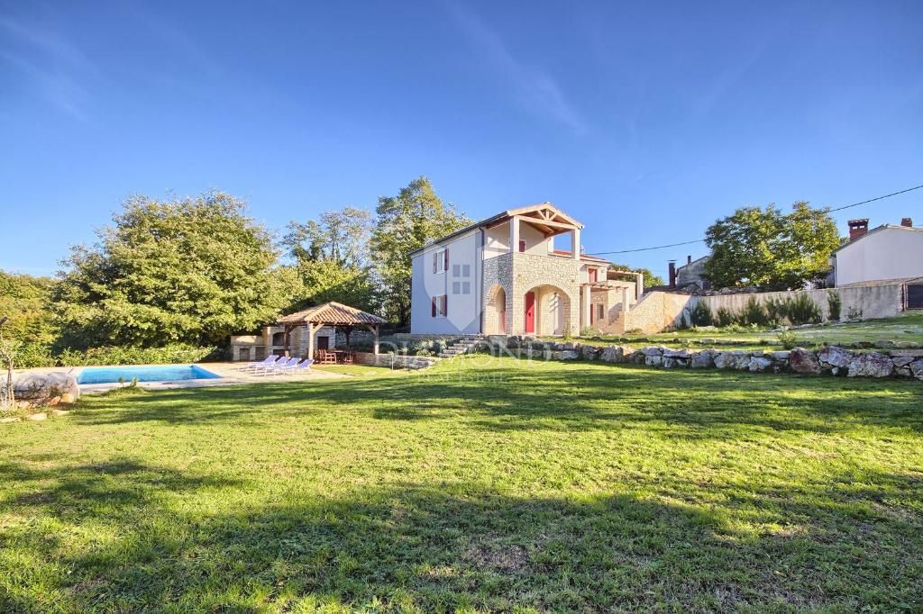 Poreč okolica, rustikalna istarska vila na prostranom zemljištu!