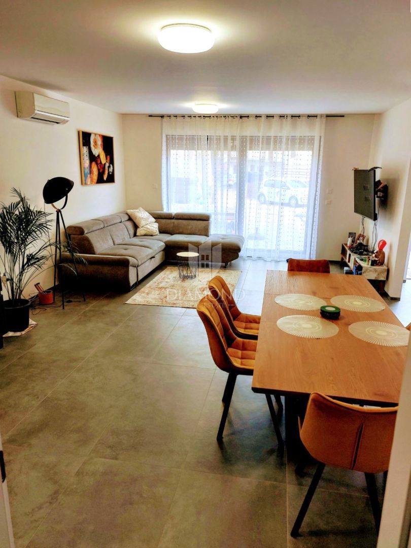 Poreč, surroundings - high quality apartment in a new building near the sea!