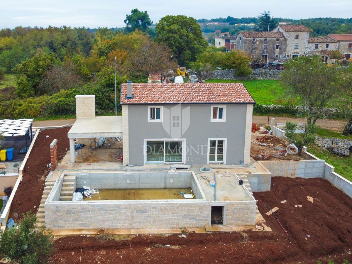 Poreč, okolica, odlična vila v avtohtonem stilu!