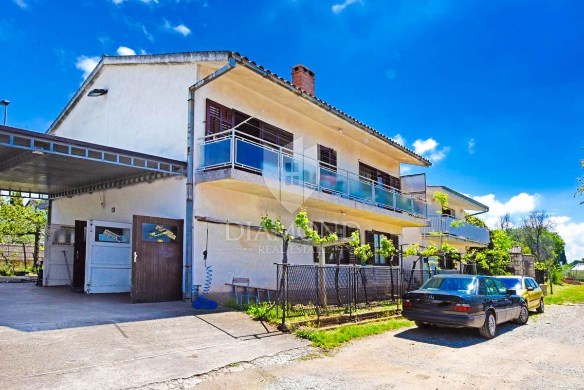 Poreč, enkratna priložnost, hiša s tremi apartmaji na najbolj iskani lokaciji!