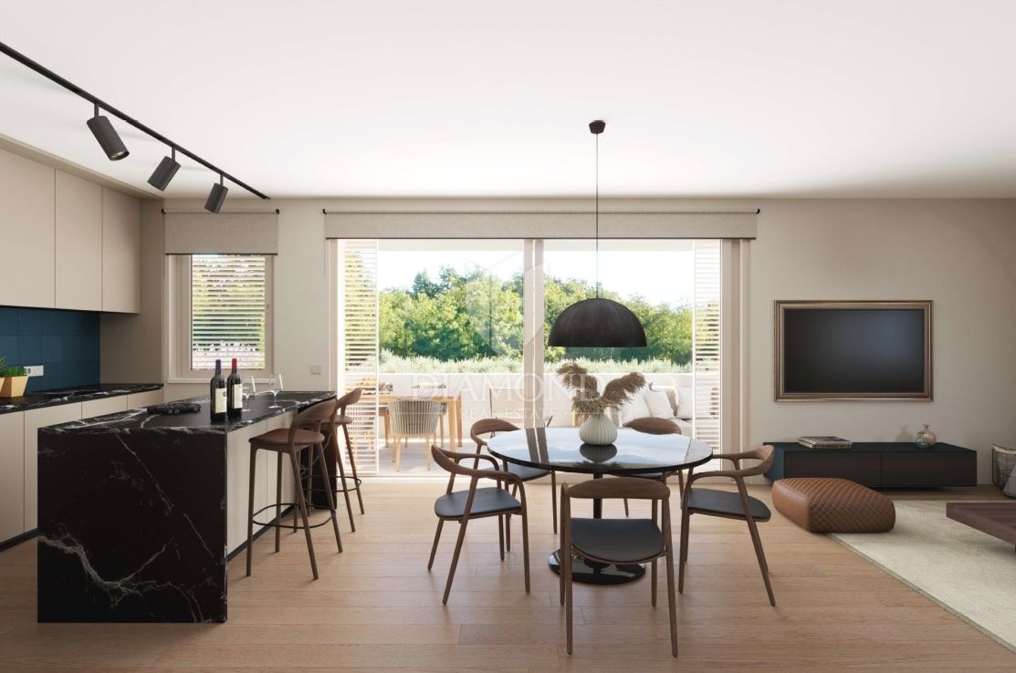 Poreč, okolica, prostorno stanovanje v pritličju!