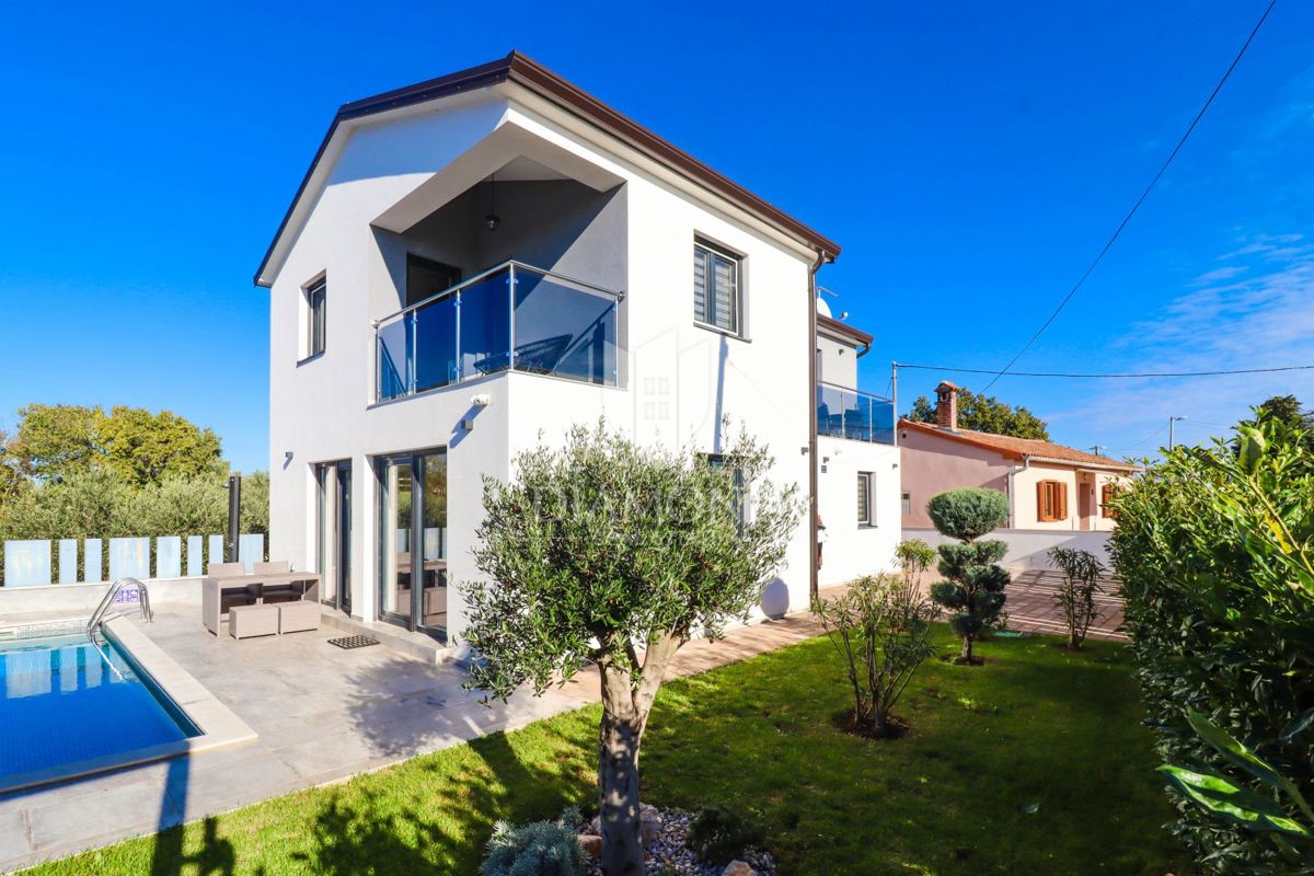 Poreč, okolica, prekrasna moderna kuća sa bazenom!