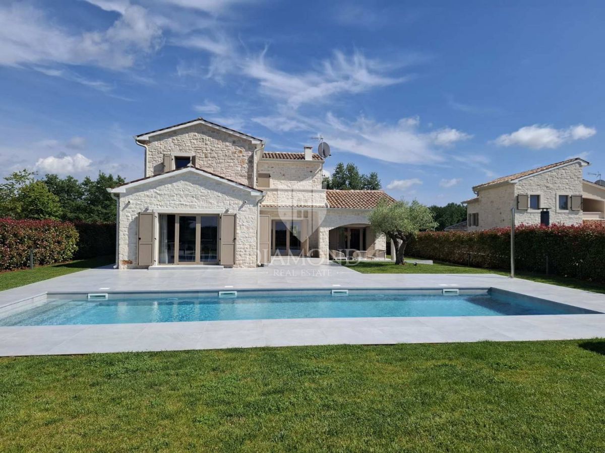 Poreč, okolica, istarska kamena vila u mirnom mjestu