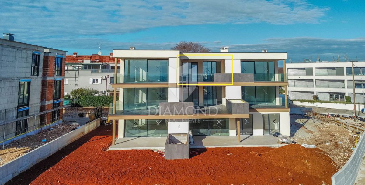 Novigrad, Moderan stan sa predivnom terasom!