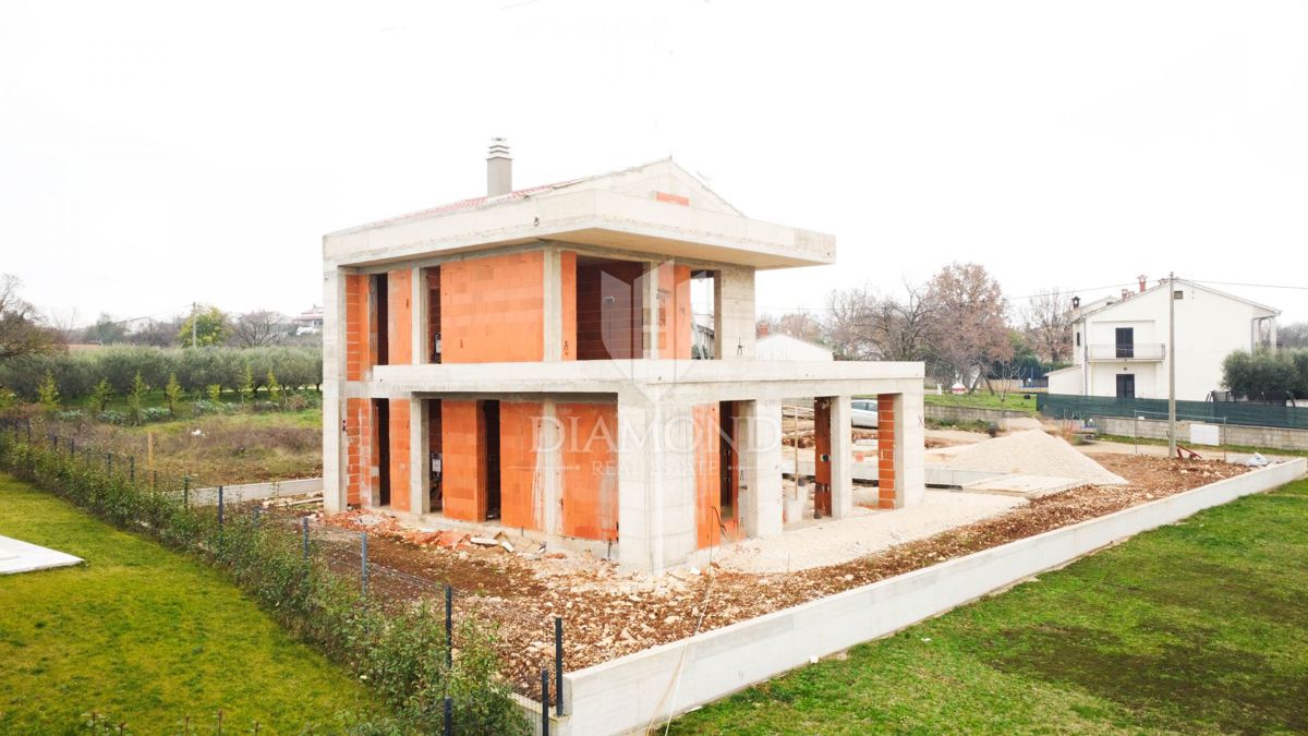 Poreč - okolica - Privlačna novogradnja v fazi roh-bau