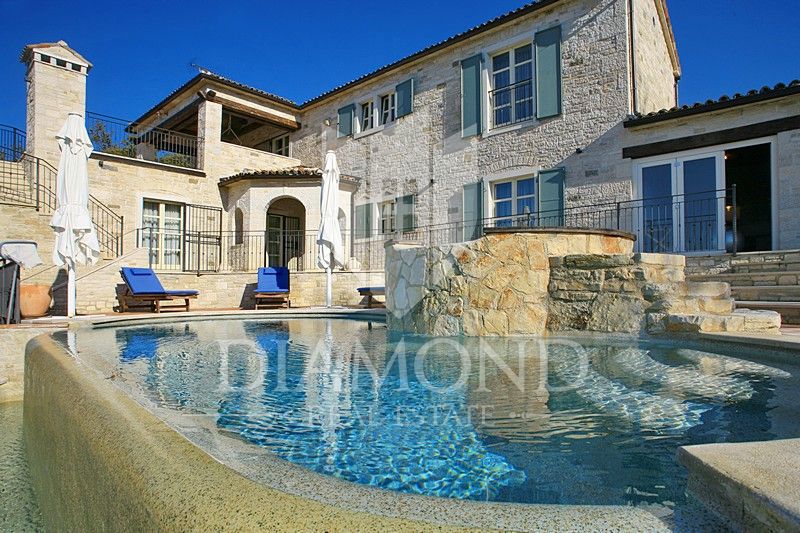 Sveti Lovreč, projektantska vila z bazenom