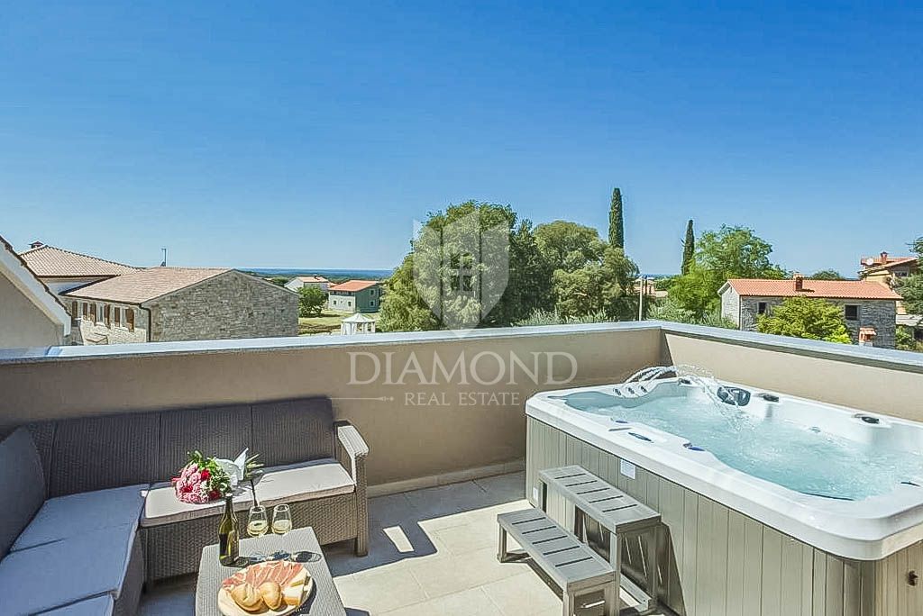 Poreč, okolica, očarljiva hiša s pogledom na morje!