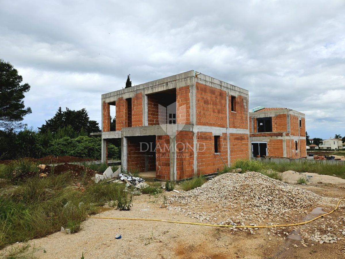 Poreč, okolica, moderna novogradnja u Roh Bau fazi