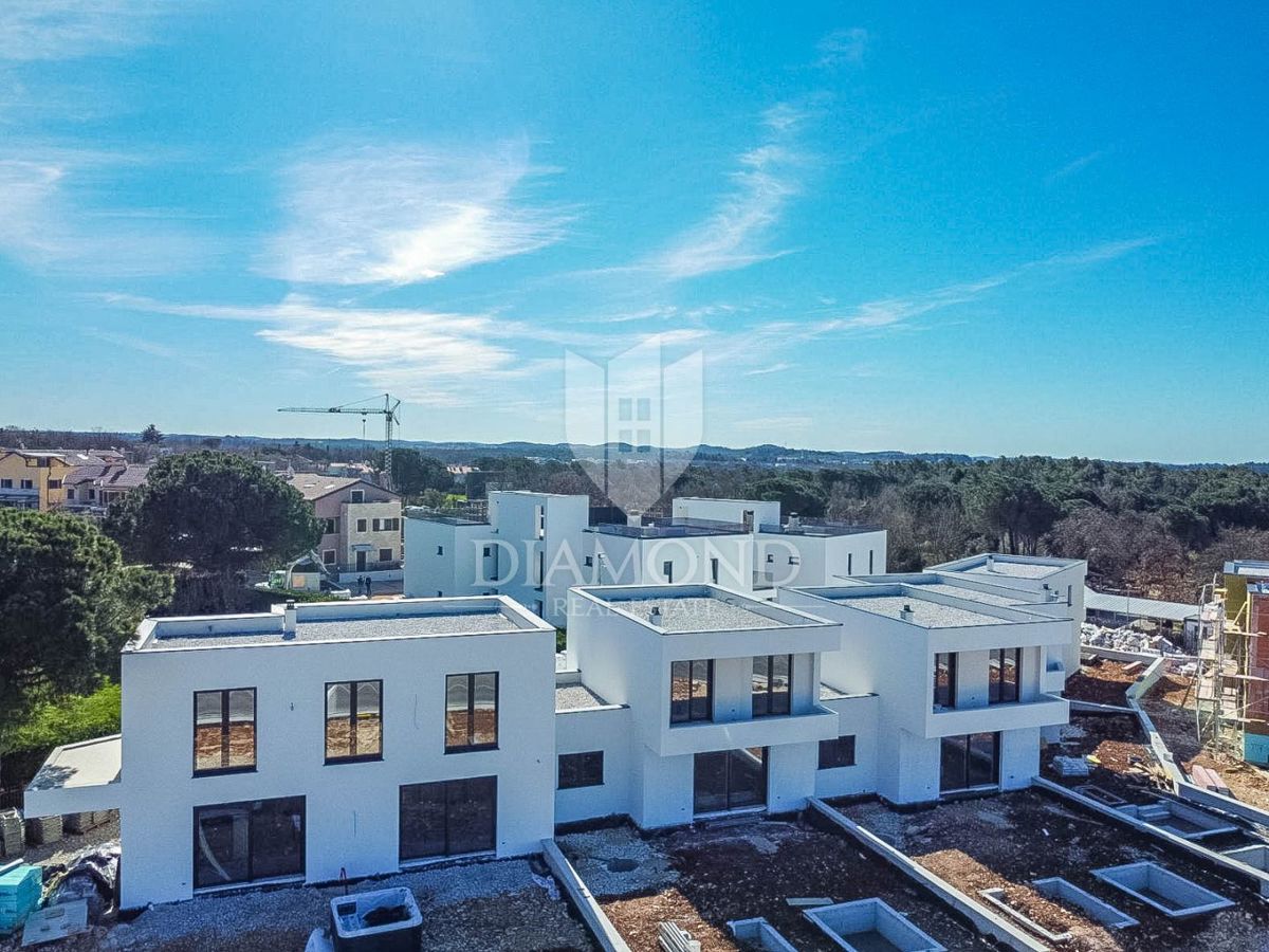 Poreč, moderna hiša v gradnji na atraktivni lokaciji