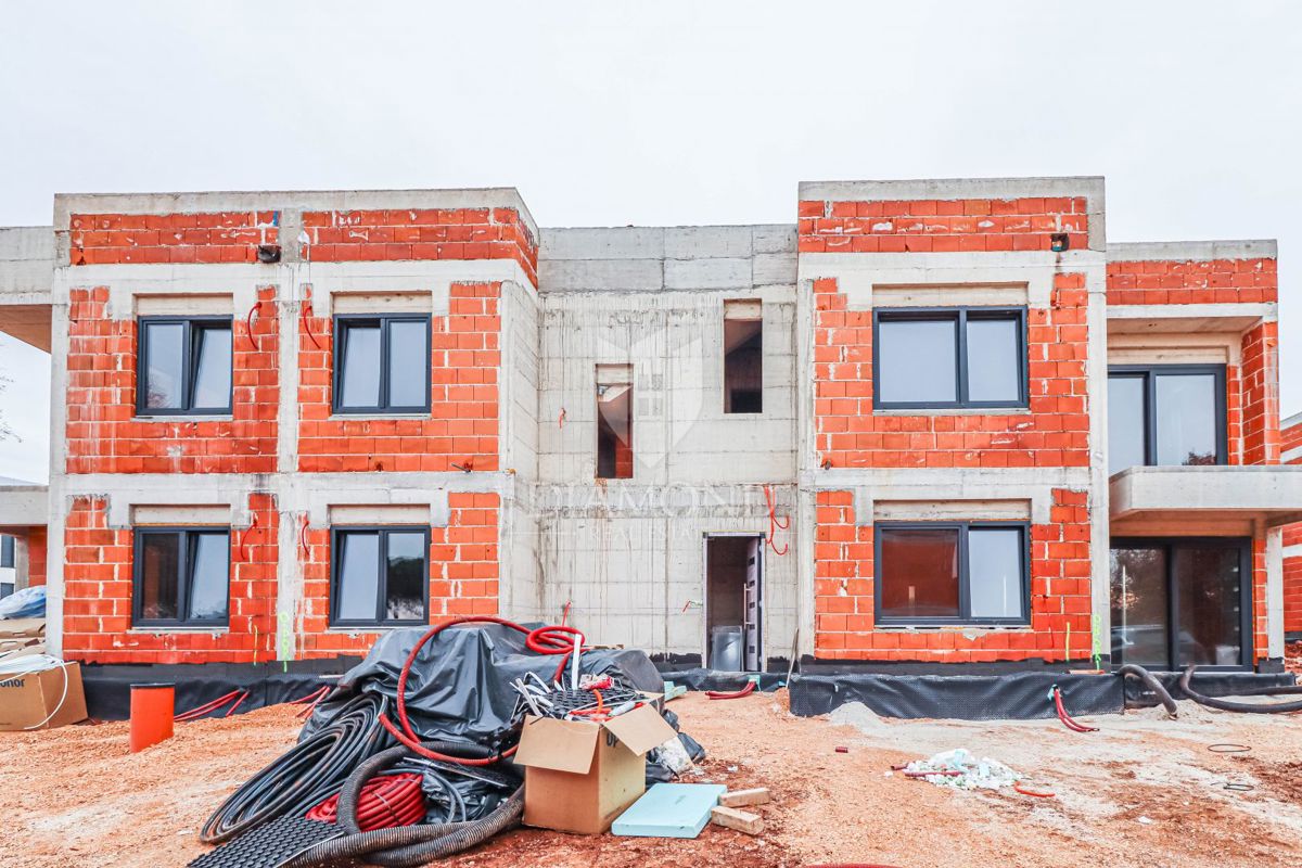 Poreč, odličen PENTHOUSE s pogledom na morje!