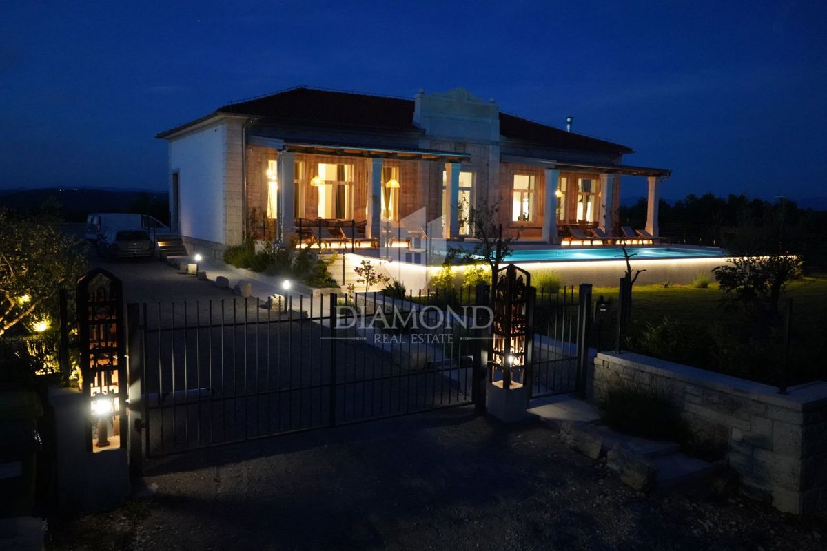 Poreč, okolica, jedinstvena vila s bazenom