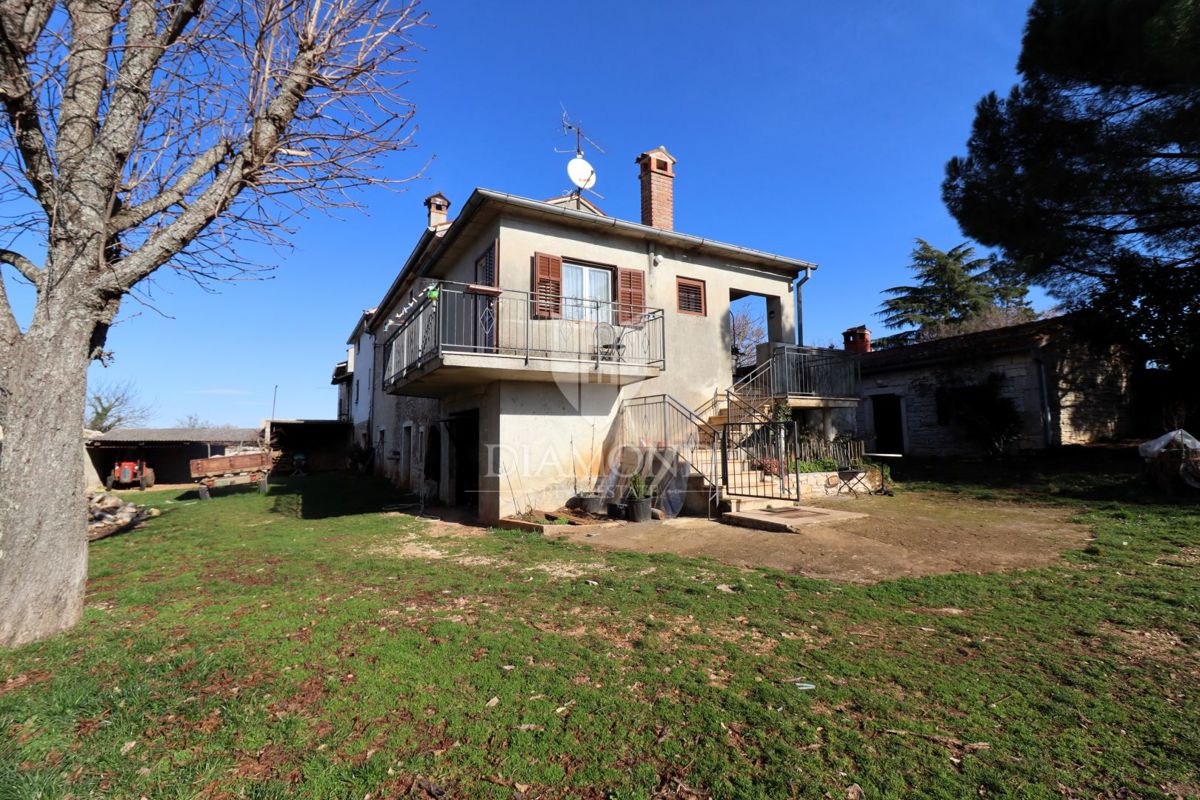 Hiša za prenovo – Idealna priložnost za luksuzno vilo v okolici Poreča