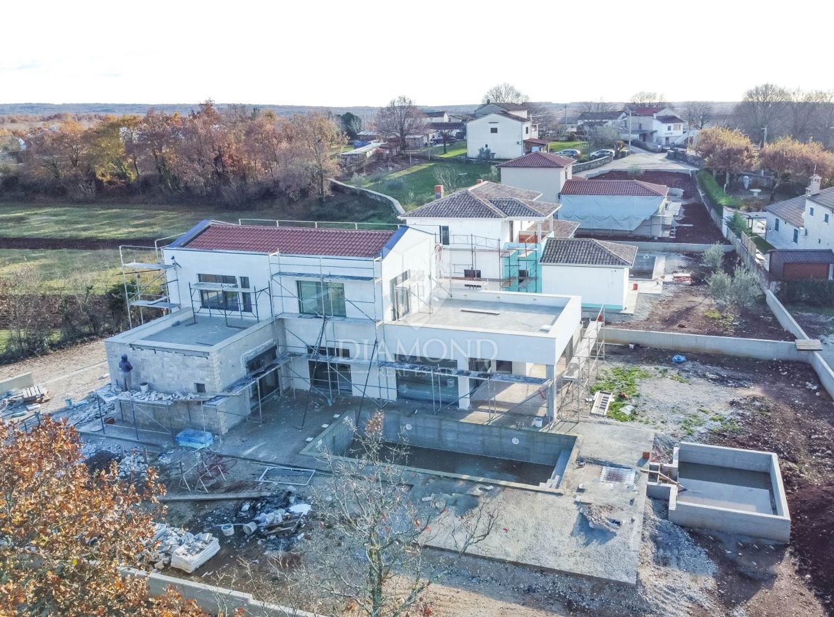 Poreč, okolica, Impozantna vila na mirnoj lokaciji!