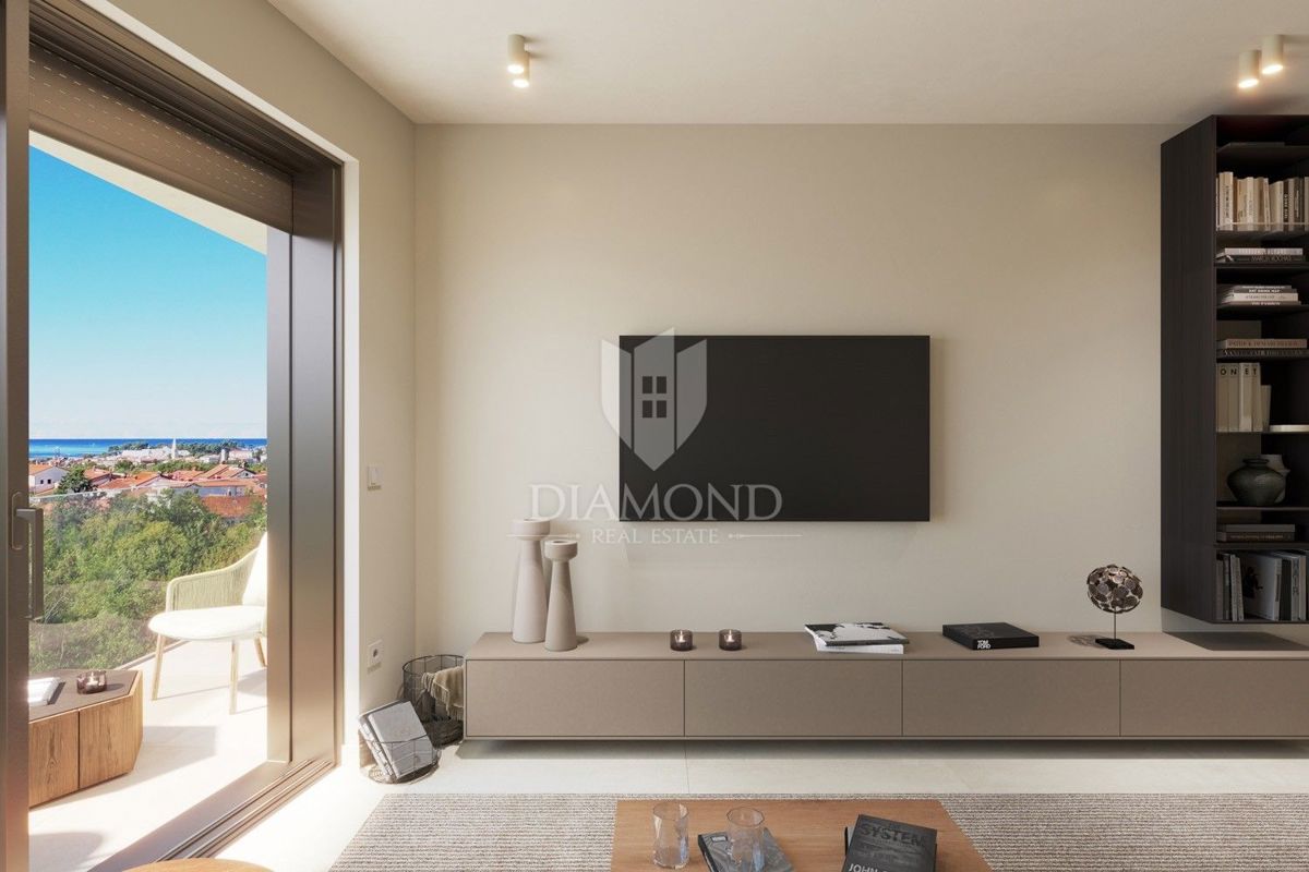 Poreč, trisobno stanovanje  z balkonom protu morju!