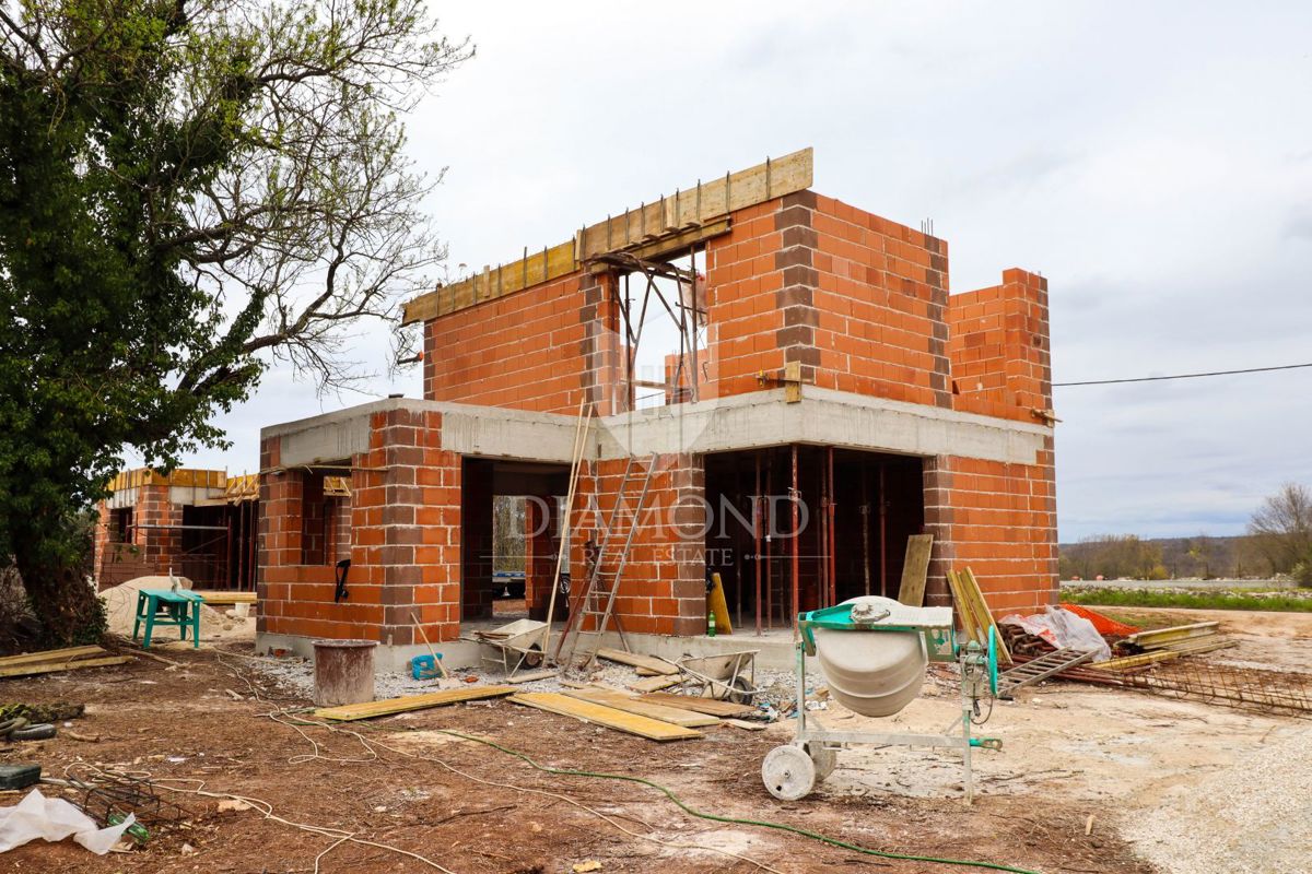 Poreč, okolica, moderna hiša z bazenom!