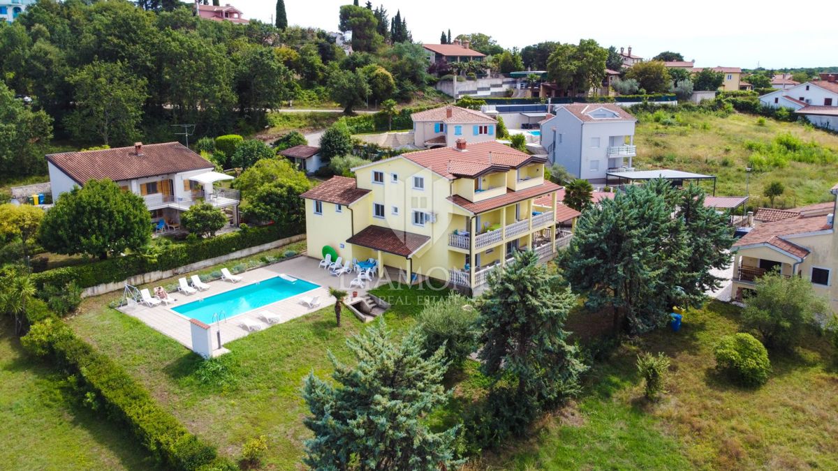 Poreč, apartmajska hiša z bazenom na atraktivni lokaciji!