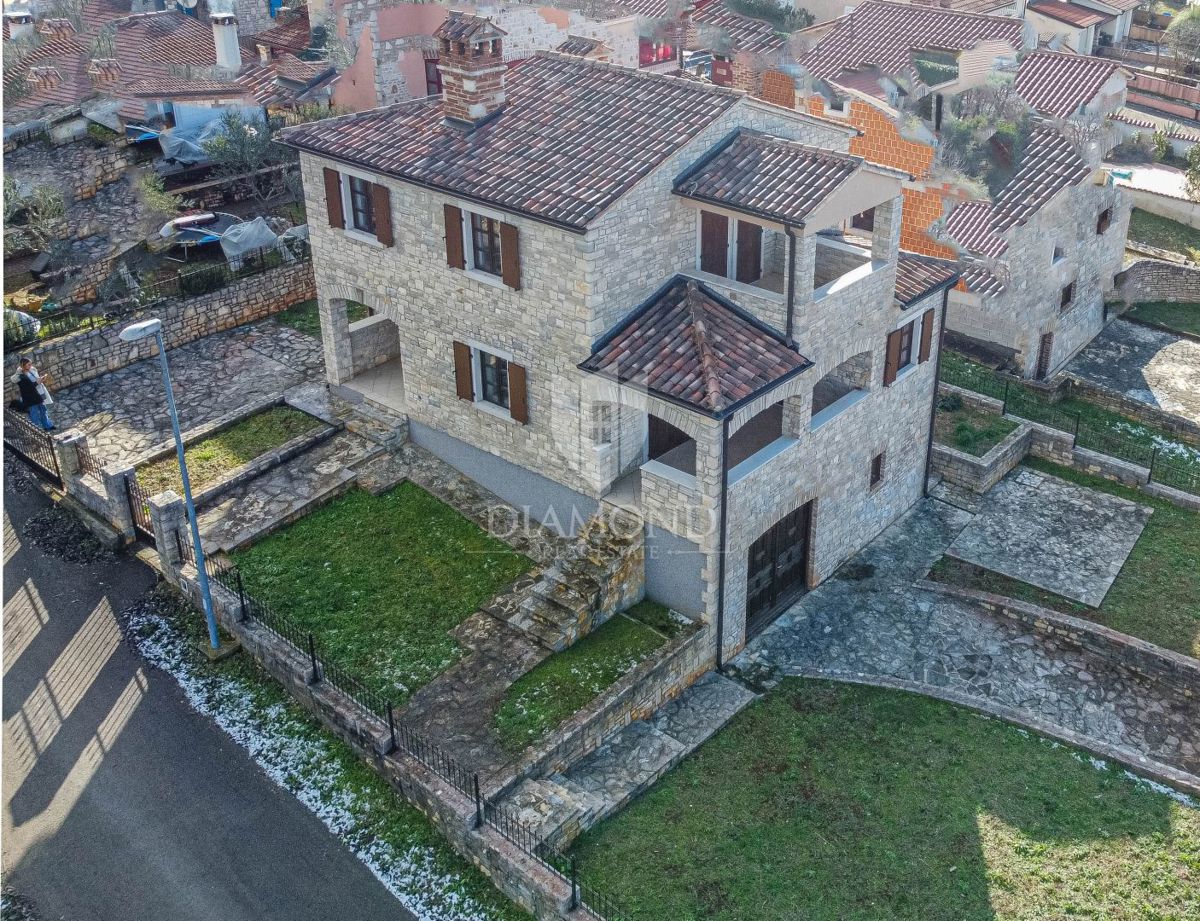 Poreč, okolica, autohtona kuća s pogledom na more!