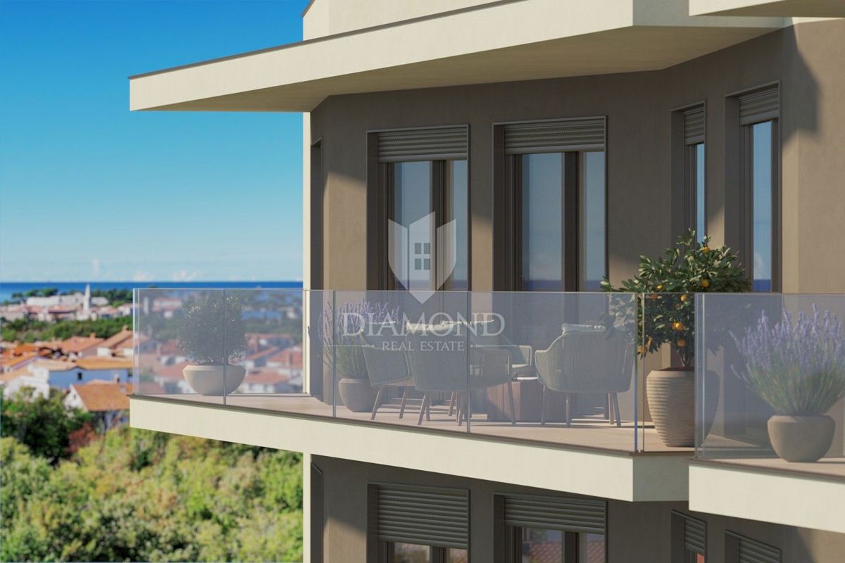 Poreč, četverosoban stan s pogledom na more!