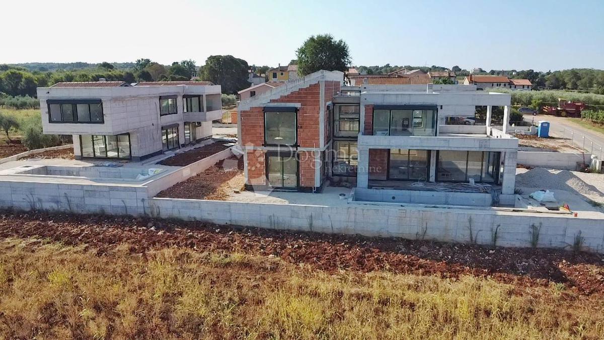 OČARAVAJUĆA LUKSUZNA VILA U POREČU