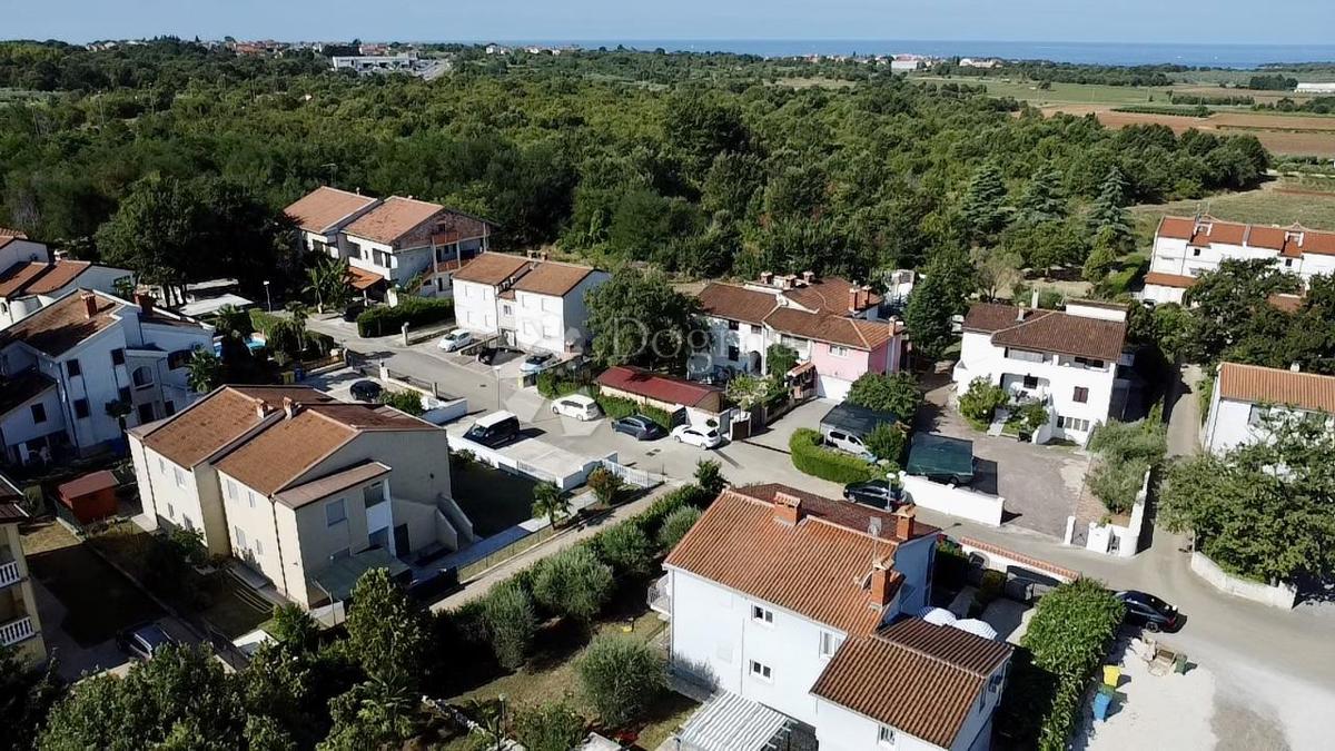 KUĆA SA 5 APARTMANA I BAZENOM BLIZU POREČA