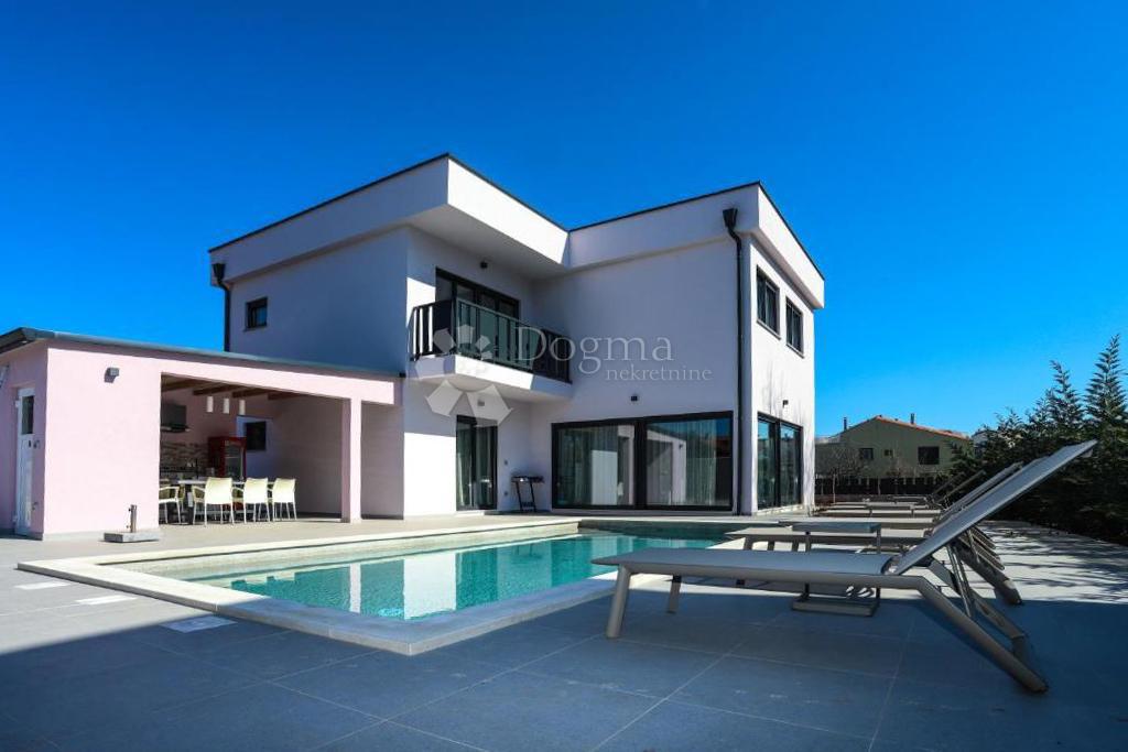 Poreč, luksuzna vila 800 metra do mora