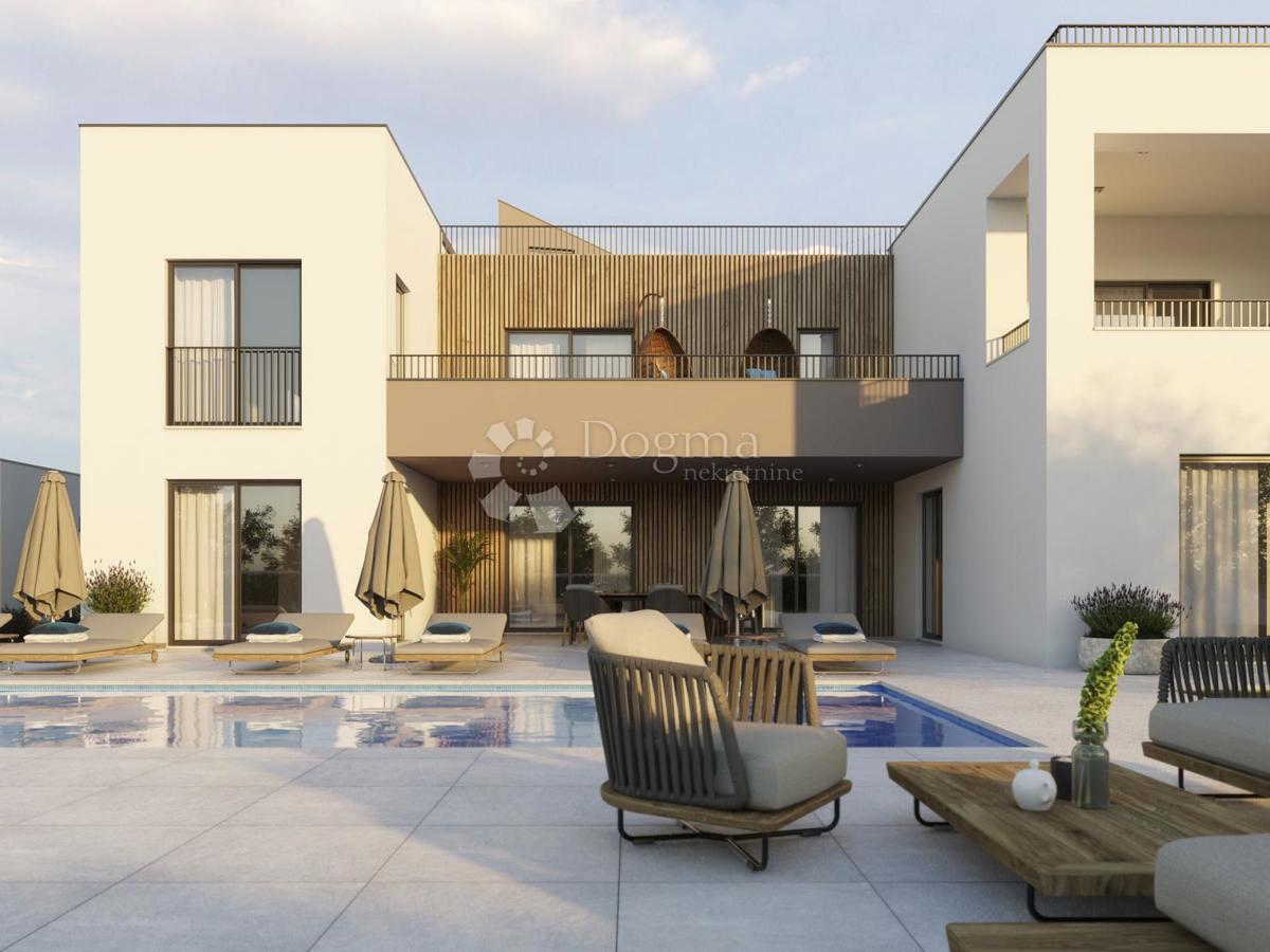 LUKSUZNA VILA S KROVNOM TERASOM, BAZENOM I GARAŽOM!