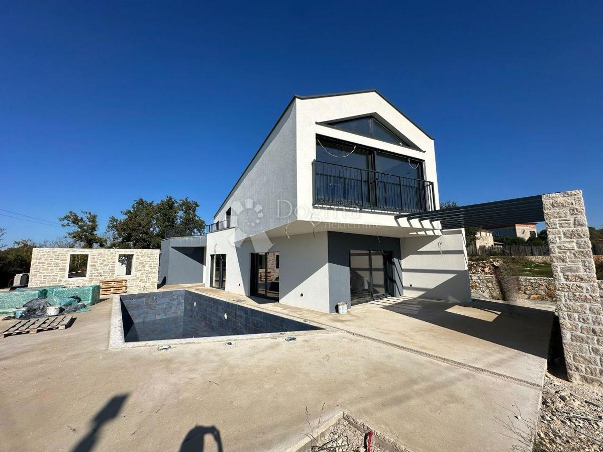 DIZAJNERSKA VILLA S BAZENOM, OPREMLJENA -okolica POREČA