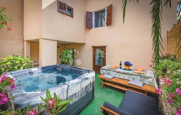 POREČ (okolica) - renovirana kamena kuća