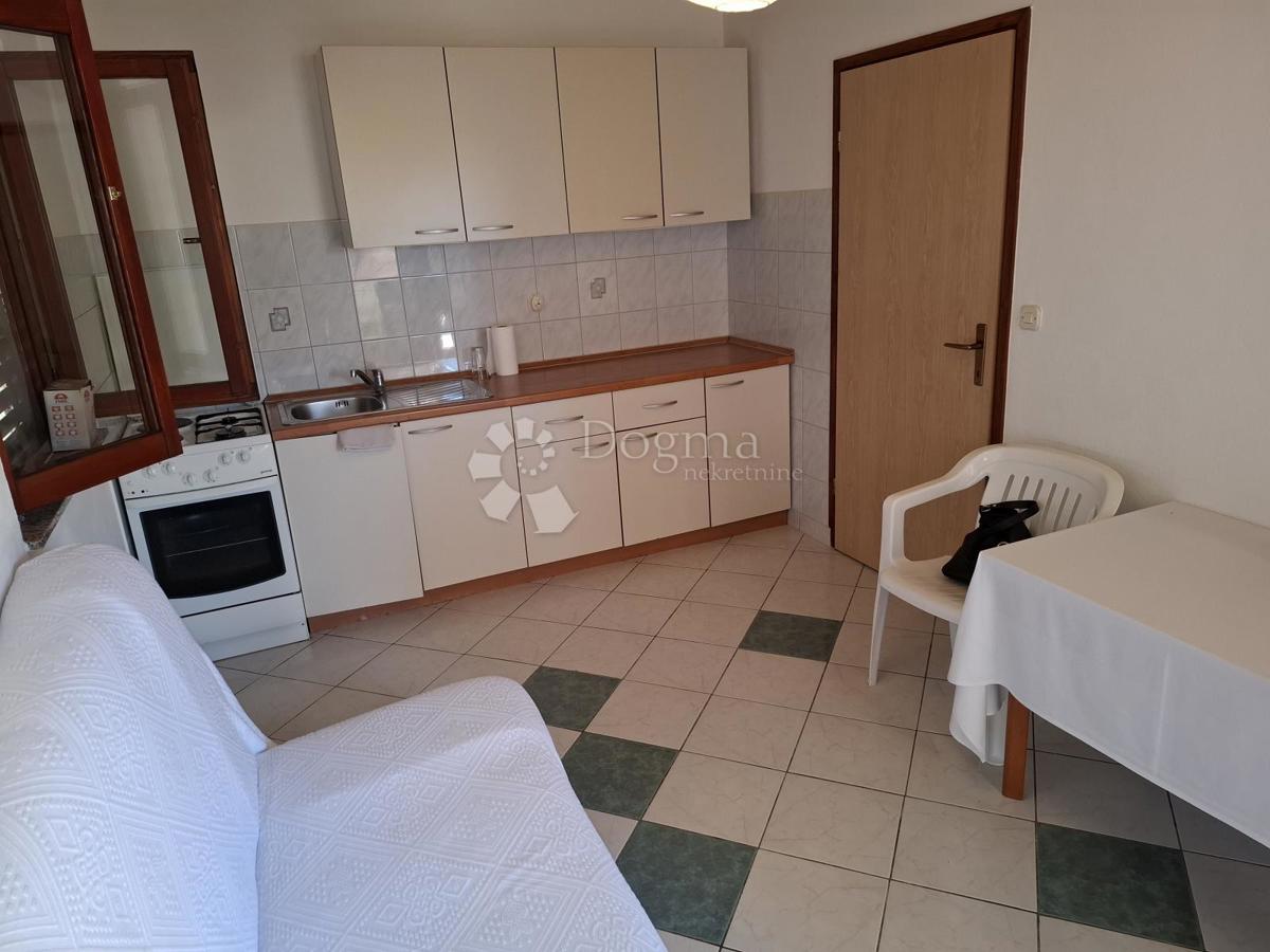 Vodice - apartman u prizemlju