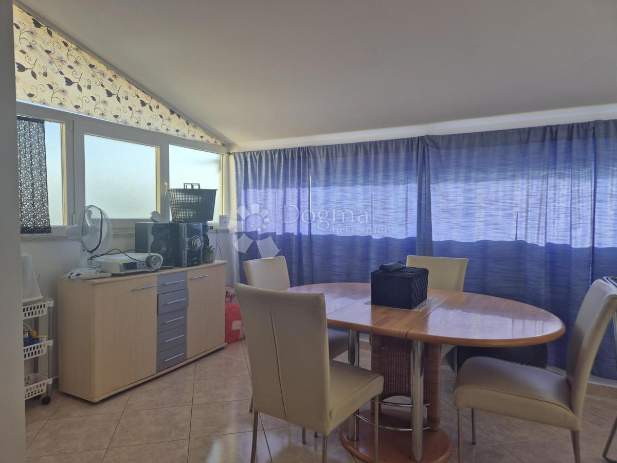 Stambeno-poslovni objekt u okolici Poreča 208m2