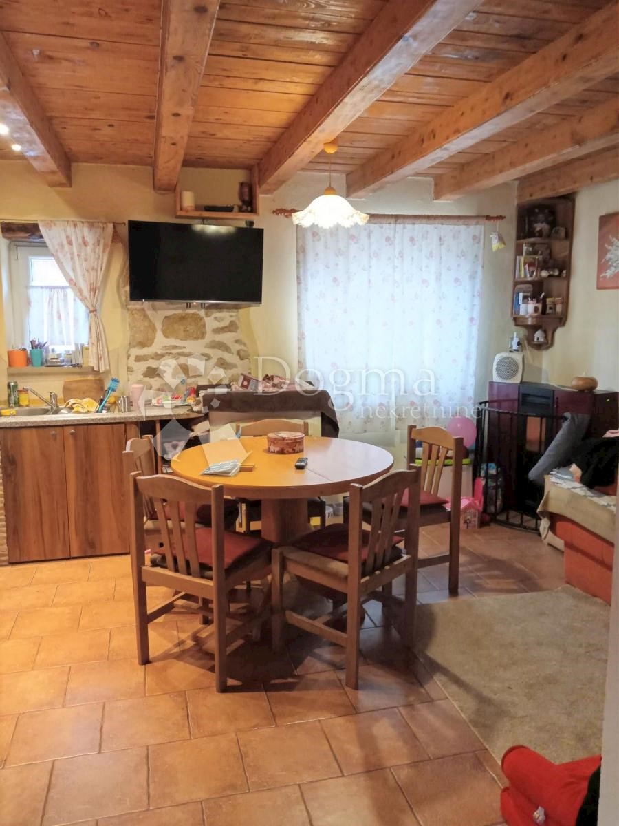 Šarmantna obiteljska kuća u nizu u okolici Poreča