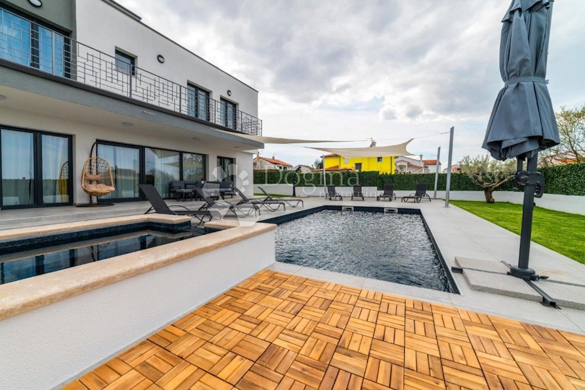 Prekrasna samostojeća villa 4km od Poreča 