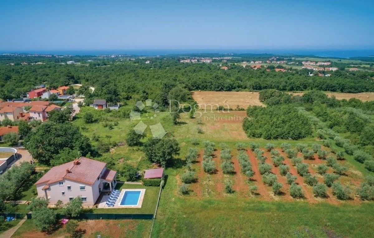 Samostojeća kuća s bazenom i pogledom na prirodu!