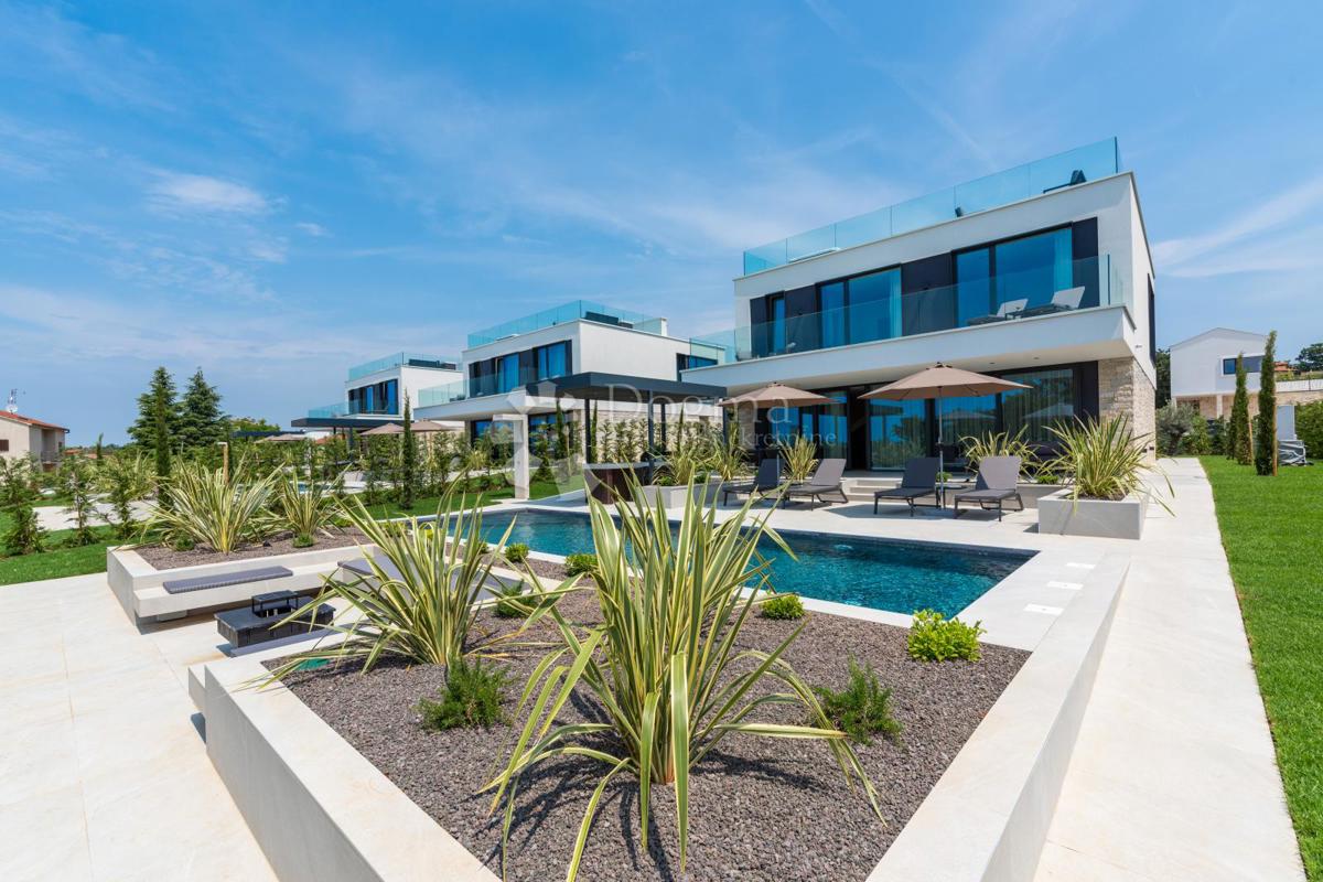 VILLA SA KROVNOM TERASOM, BAZENOM I JACUZZIJEM