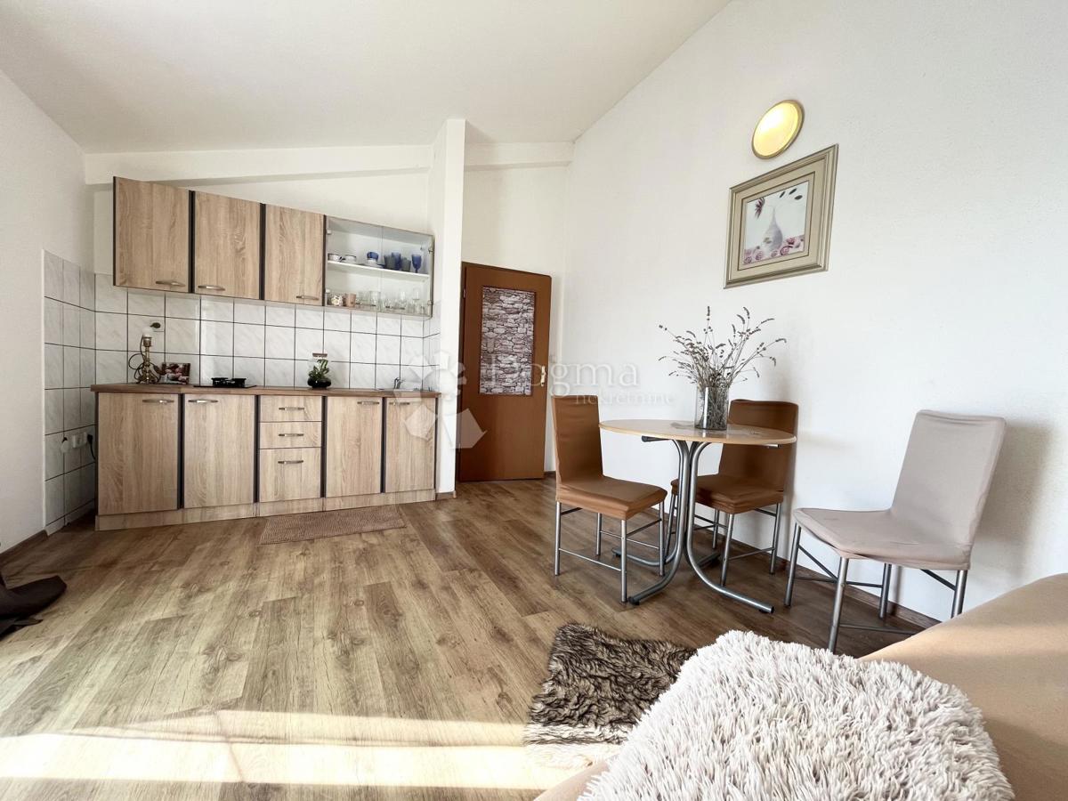 STAN U NOVIGRADU NA TRAŽENOJ LOKACIJI SA POGLEDOM NA MORE