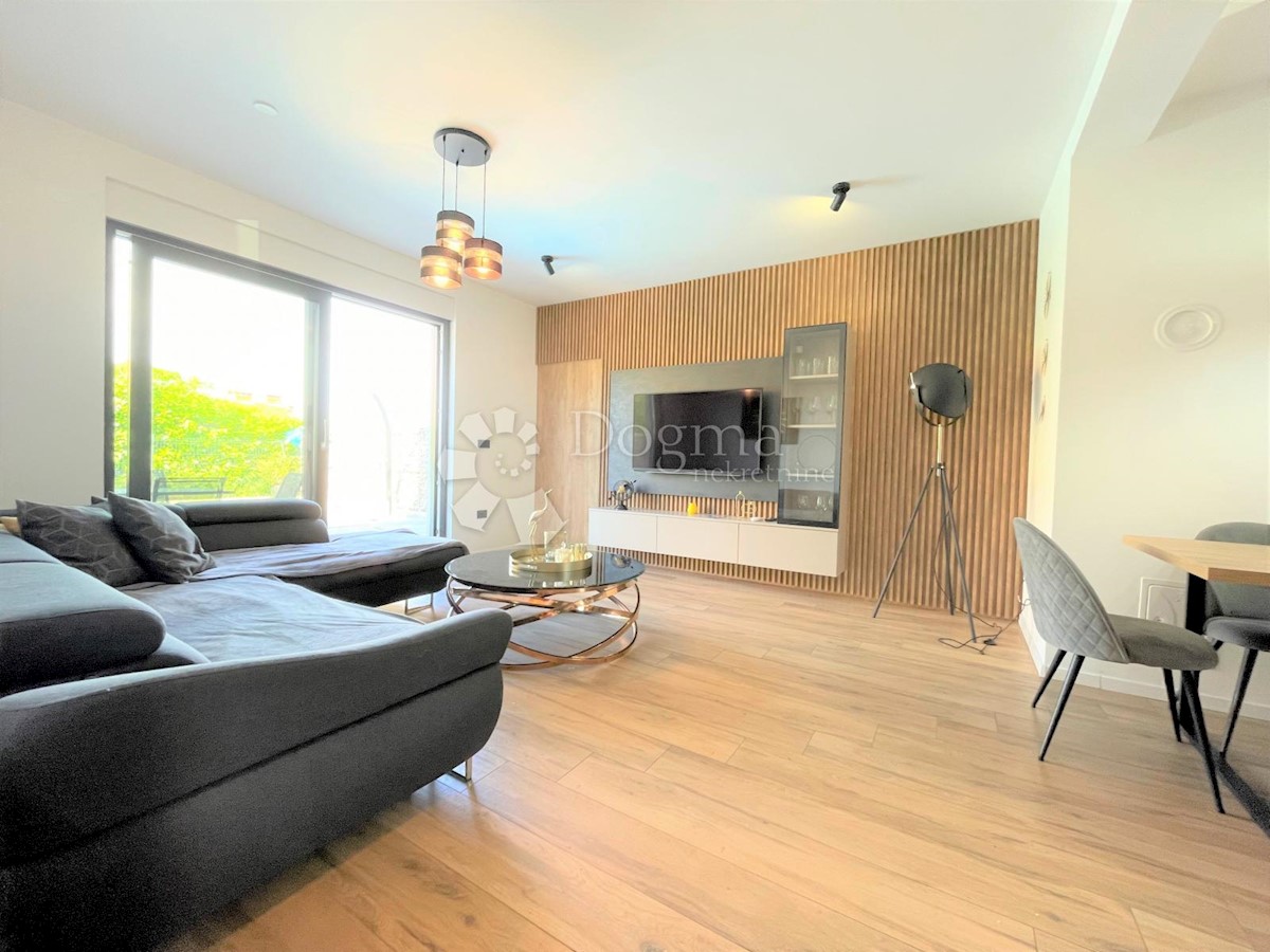 DESIGNER-WOHNUNG MIT SCHWIMMBAD, UMGEBUNG VON POREČ