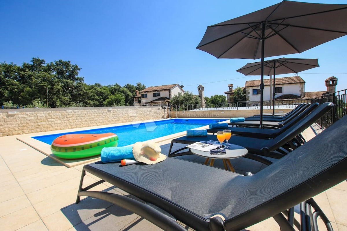 LIJEPA VILLA S BAZENOM I JACUZZIJEM, NADOMAK POREČA