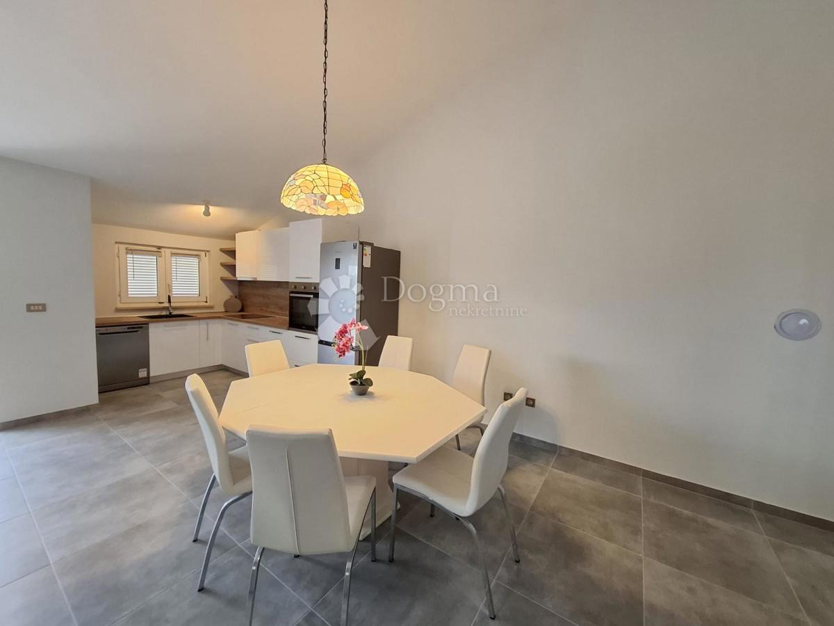 POREČ - Wohnung 88m2 800m vom Meer entfernt mit Meerblick