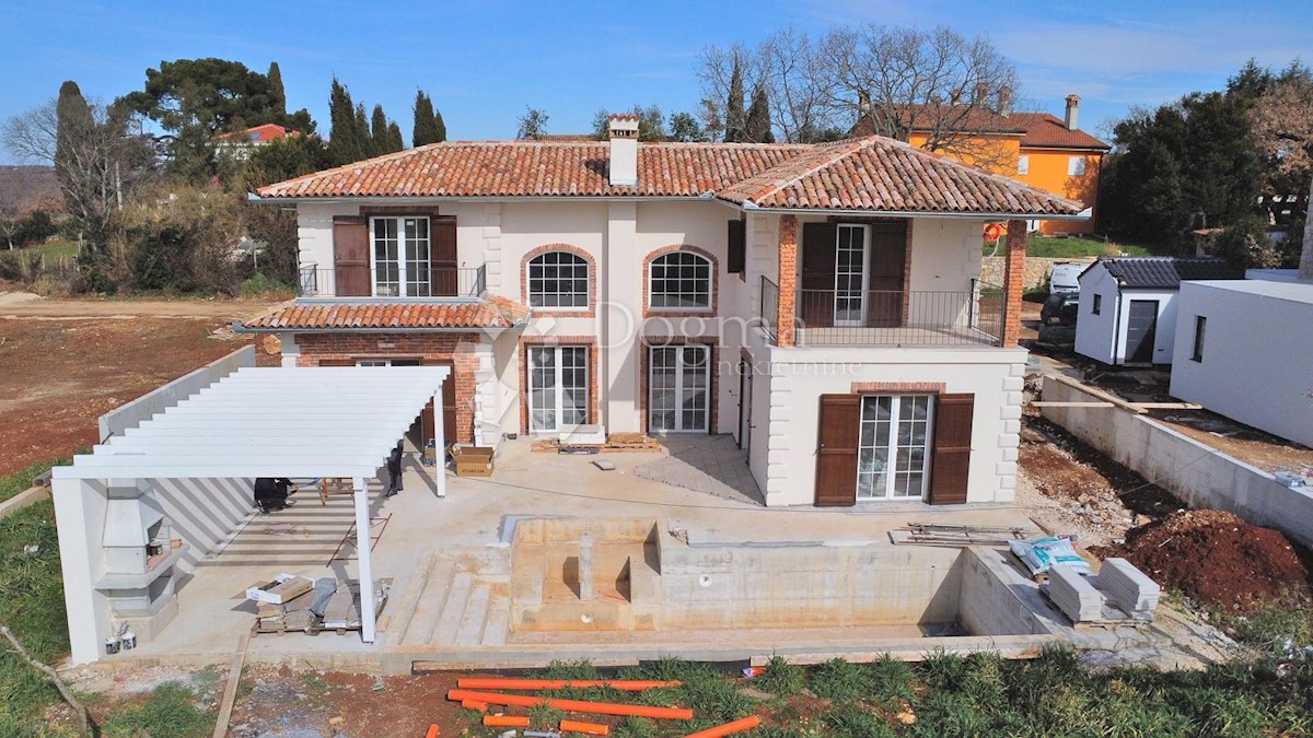 POREČ OKOLICA!! NOVO NA TRŽIŠTU!!! PREDIVNA KUĆA S BAZENOM!