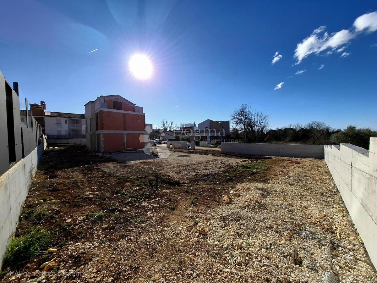 Vila 500m od mora s okućnicom (967m2)) nadomak centra grada