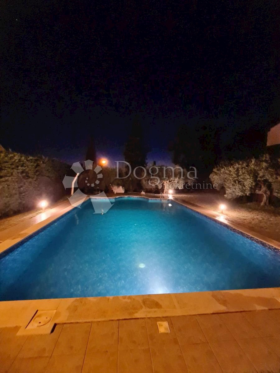 Vila sa super velikim dvorištem