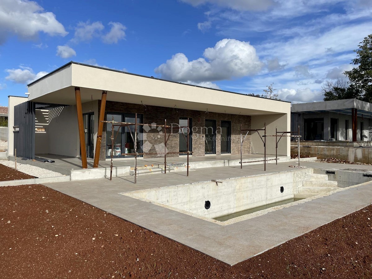 MODERNA VILA SA PREDIVNIM POGLEDOM 