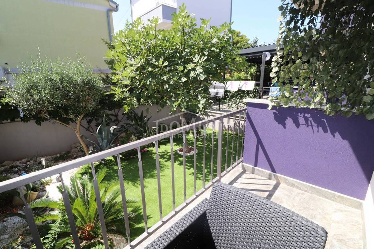 Vodice atraktivna loakcija studio apartman sa garažom samo 230 m do plaže