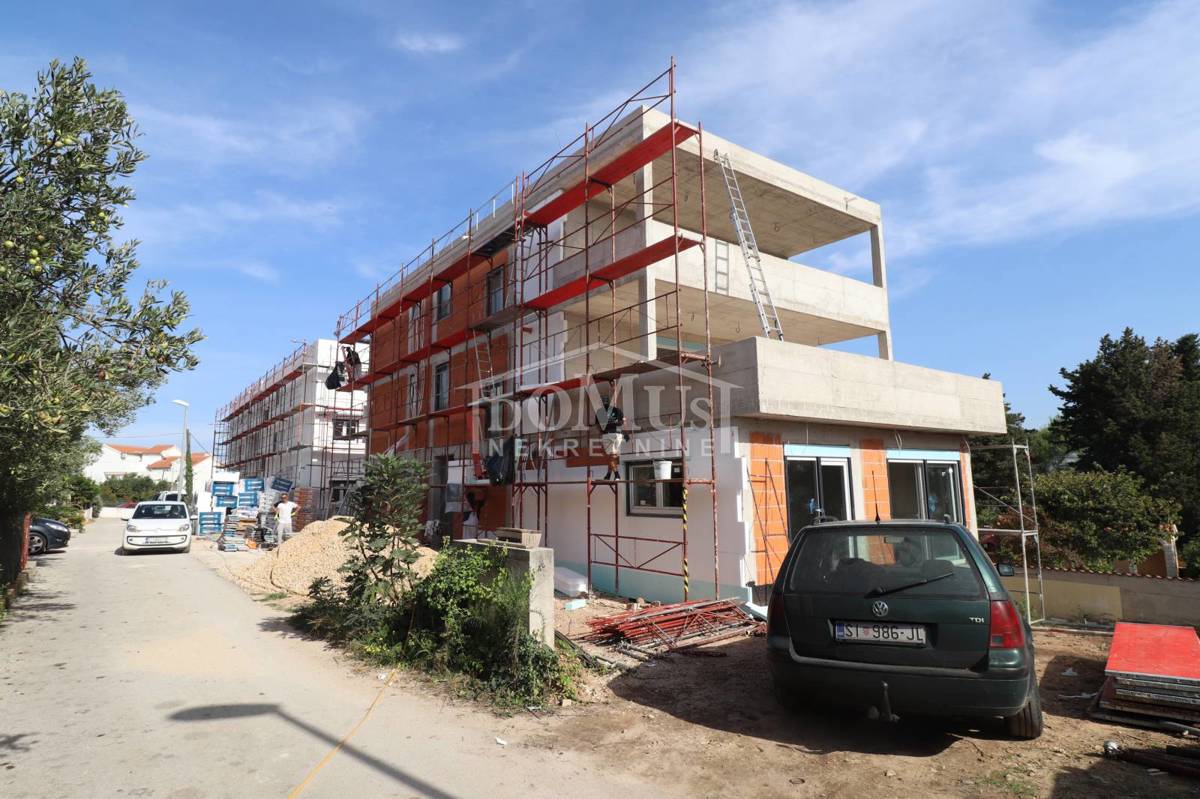  Vodice novogradnja 2-soban komforan apartmana ukupne korisne površine 112,90m2, 2. kat