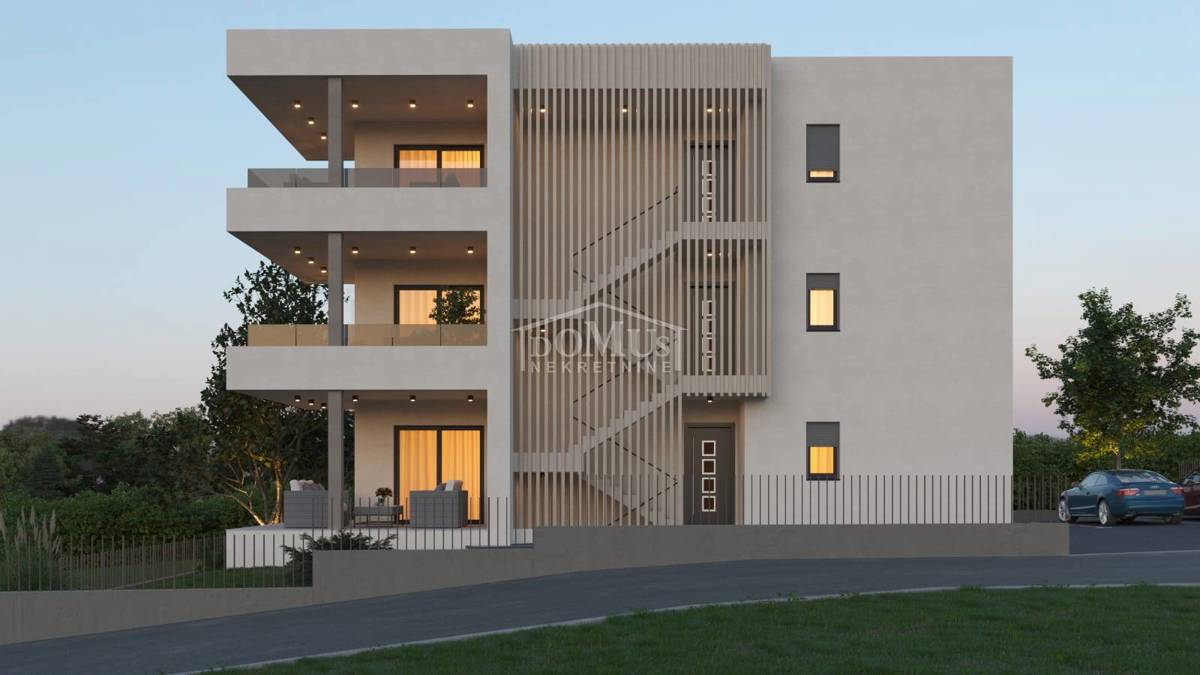 Vodice 3-soban apartman na 2. katu, sa pogledom na more, mirna lokacija