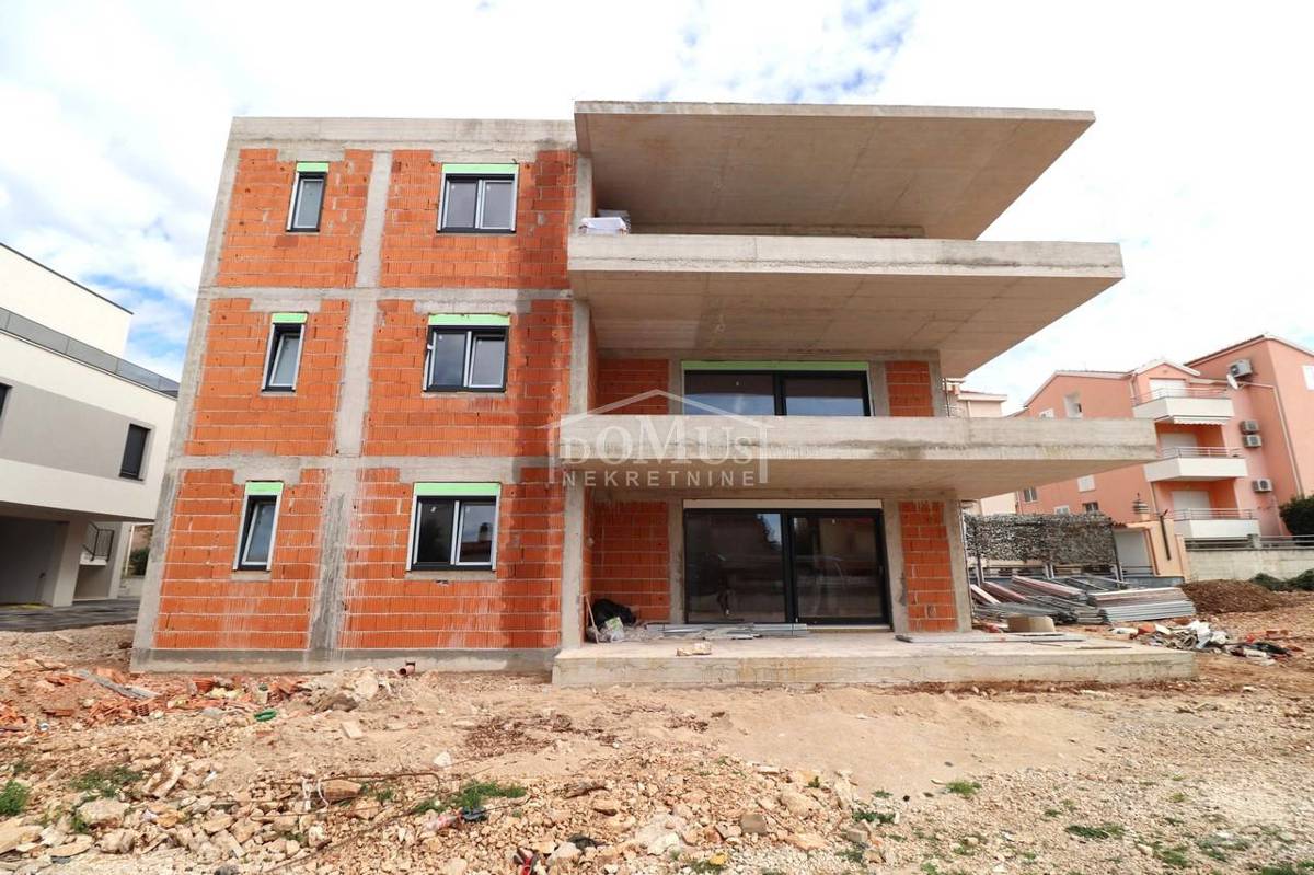 Srima novogradnja, trosoban stan 121,39m2 sa 2 parkinga